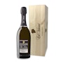 https://www.datocms-assets.com/62401/1700664845-valdobbiadene-docg-extra-brut-cuvee-5-in-cassa-legno.jpg?auto=format&h=90
