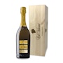 https://www.datocms-assets.com/62401/1739872731-valdobbiadene-docg-extradry-coste-di-ponente-in-cassa-legno.jpg?auto=format&h=90