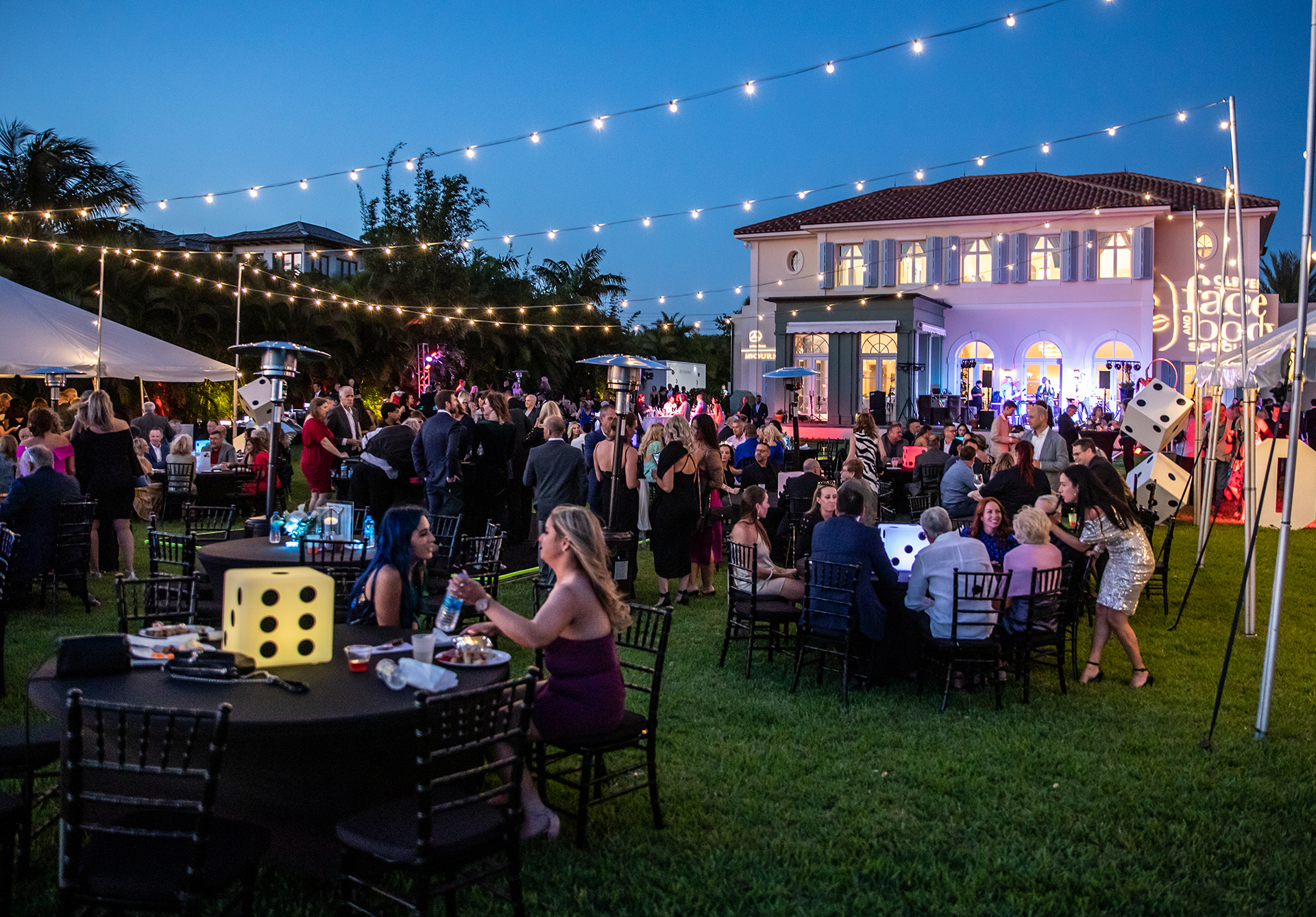 People at a fundraiser event