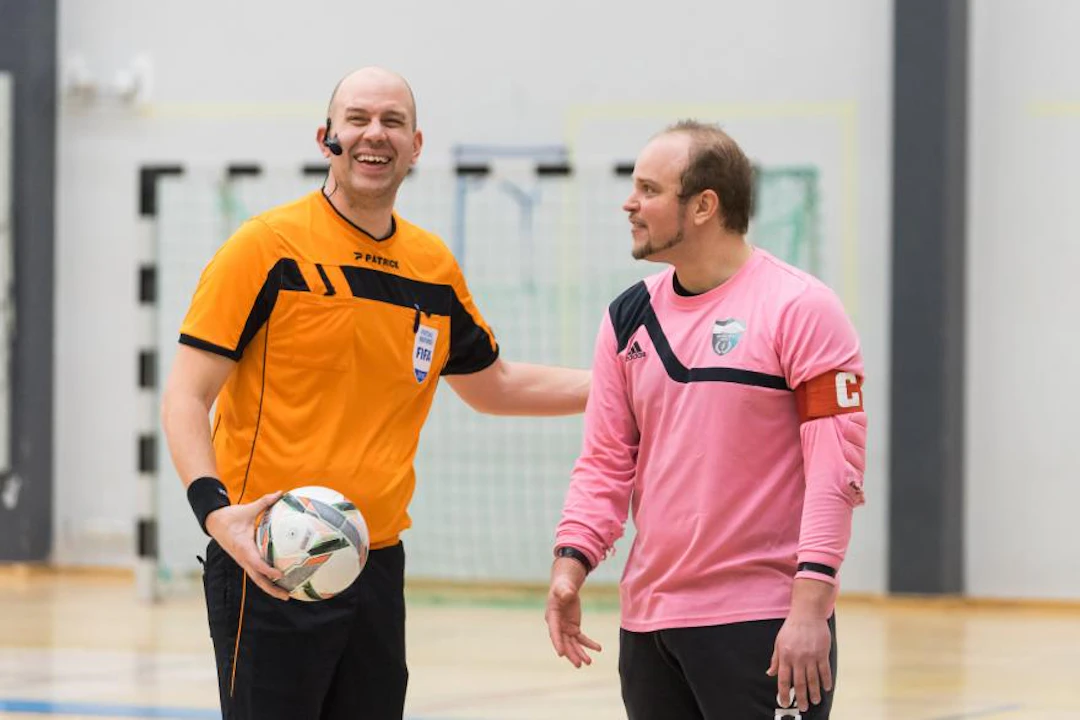 Futsal-Liigan erotuomari Olli Niemelä.