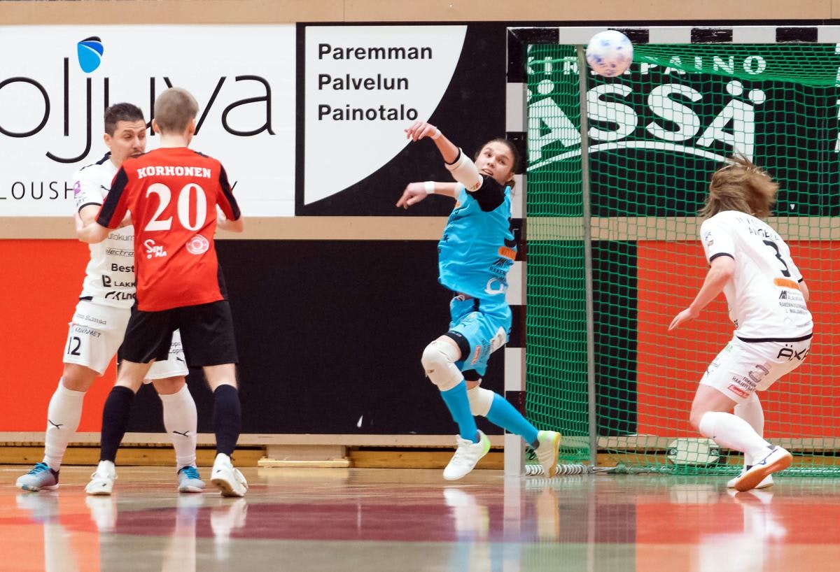ToPV:n maalivahti Otto Niemelä.
