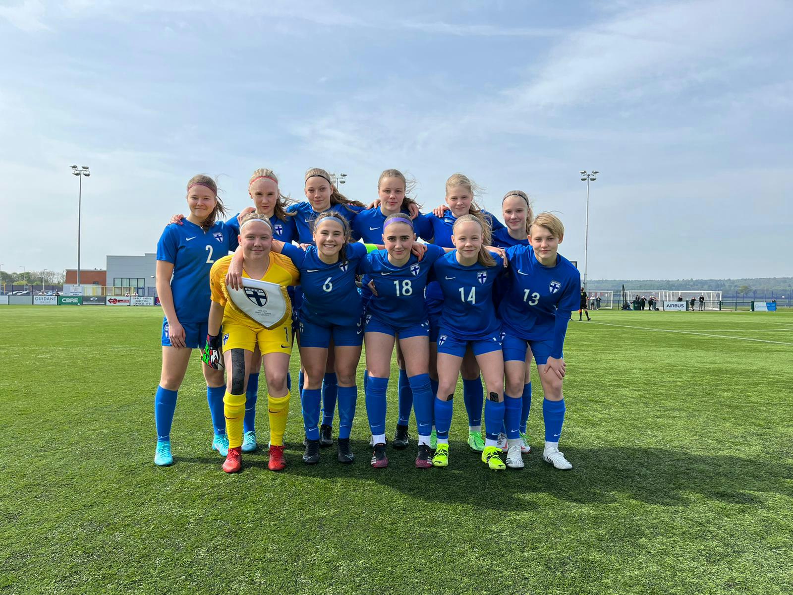 U16-tyttöjen avauskokoonpano Walesia vastaan 17.4.2022.