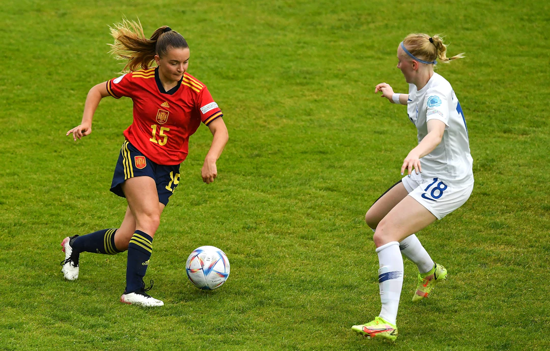 Lotta Kalske puolusti espajalaispelaajaa U17-tyttöjen EM-kisoissa