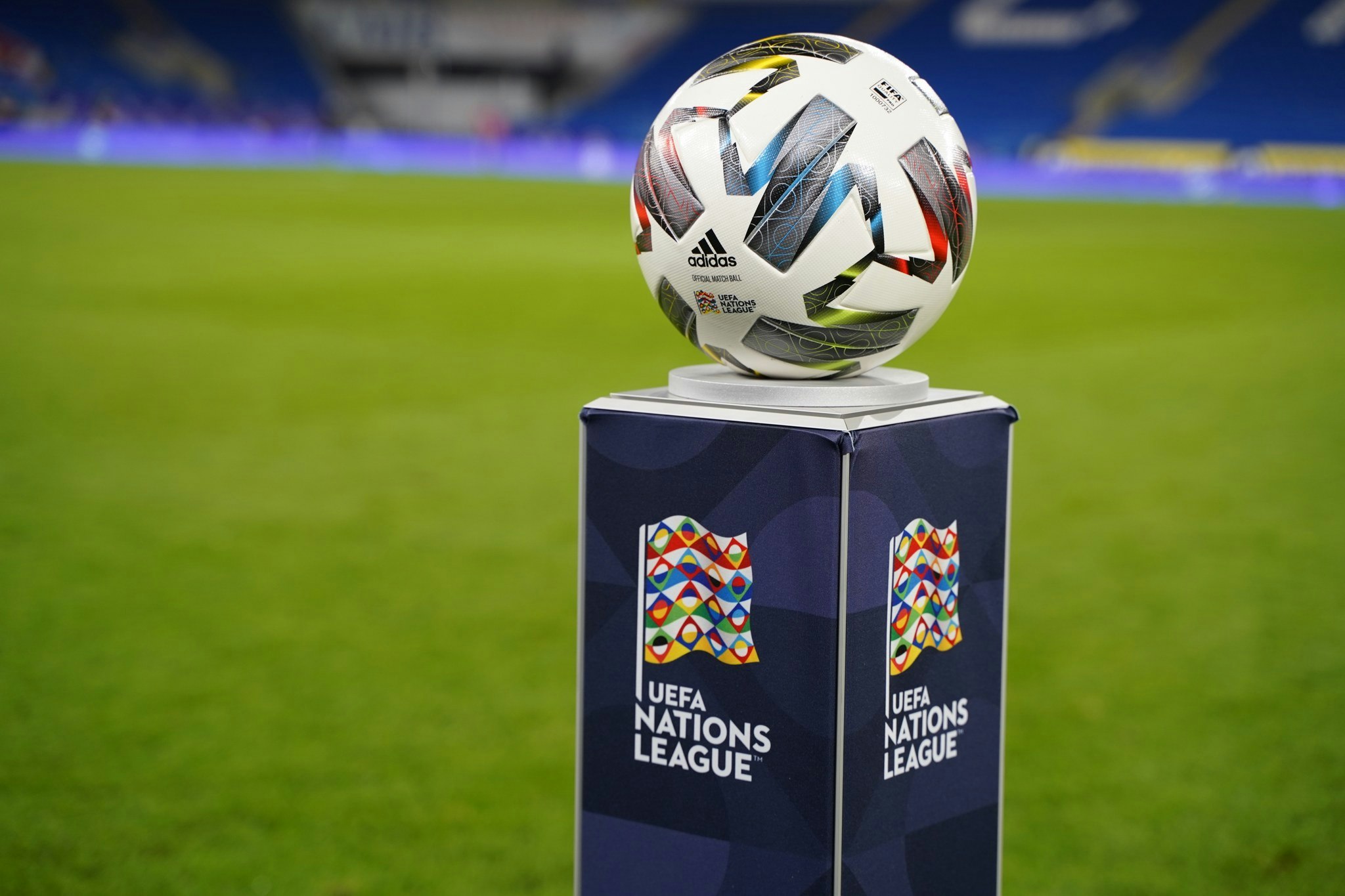 UEFA Nations League -ottelun pelipallo stadionilla.