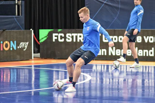 Tuukka Pikkarainen futsalmaajoukkueen harjoituksissa EM-kisoissa.