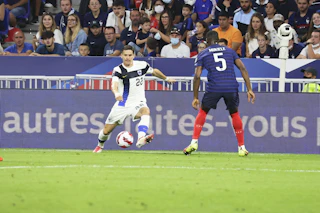 Jukka Raitala MM-karsintaottelussa Ranskaa vastaan Lyonissa.