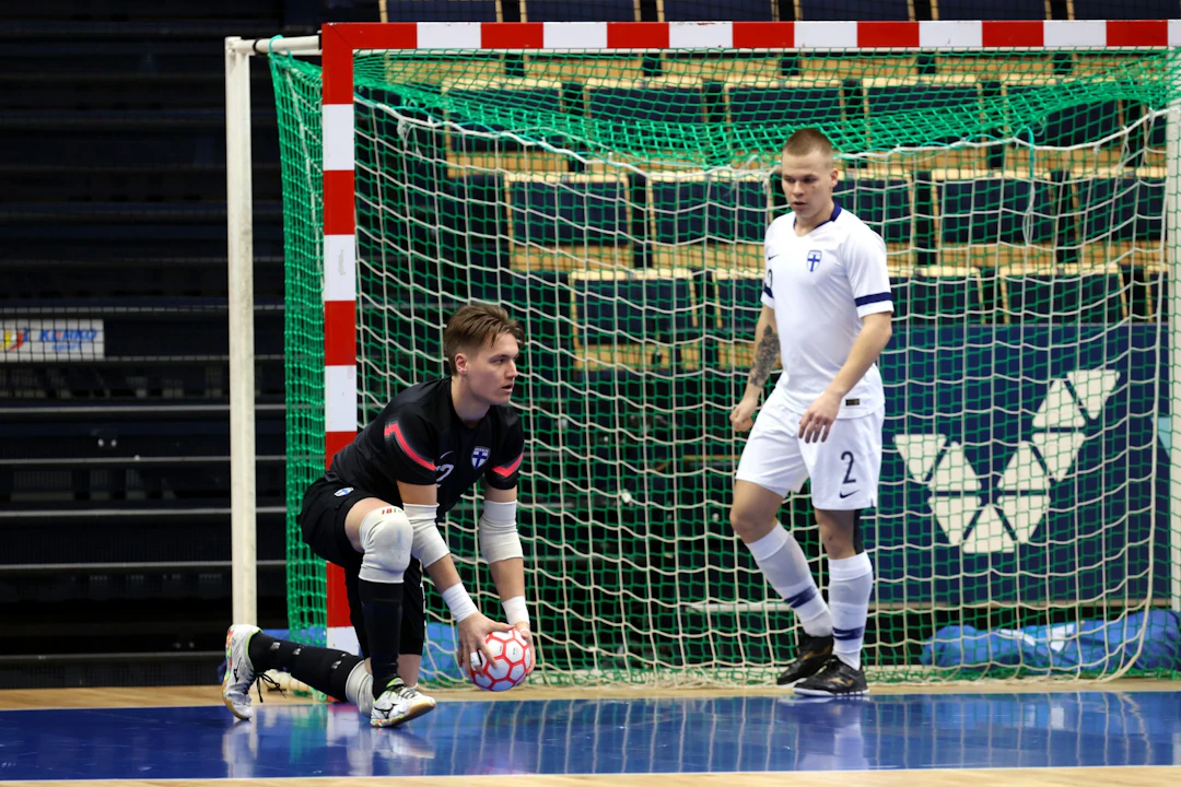 Kasper Kangas maaottelussa Montenegroa vastaan.