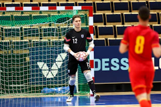 Kasper Kangas maaottelussa Montenegroa vastaan.