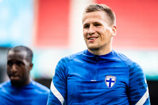 Robin Lod Huuhkajien harjoituksissa Kööpenhaminan Parkenilla