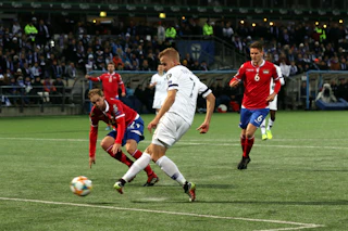 Jasse Tuominen EM-paikan ratkaisseessa Liechtenstein-ottelussa marraskuussa 2019