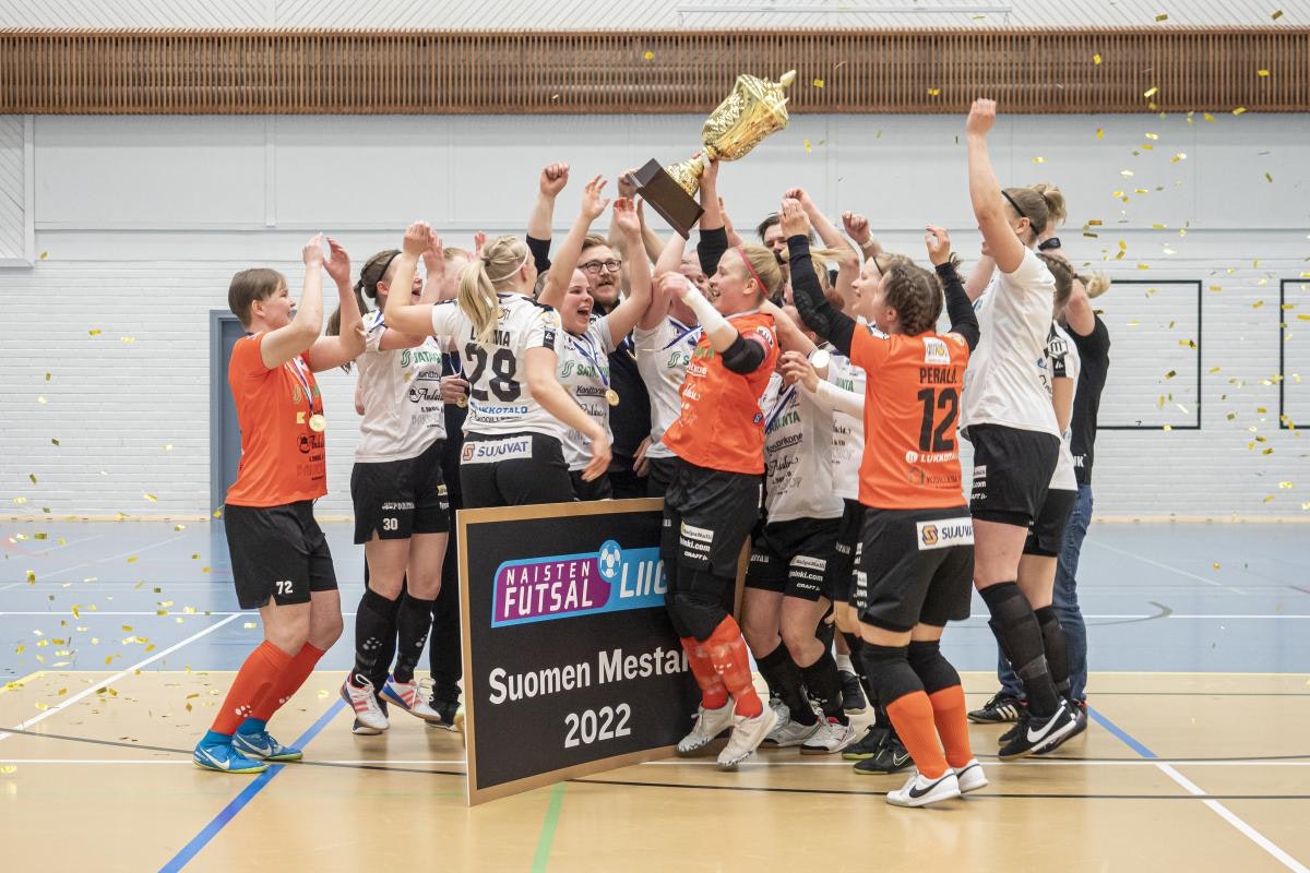 MuSaFutsal juhlii mestaruutta. Kuva: Ari Vuorela