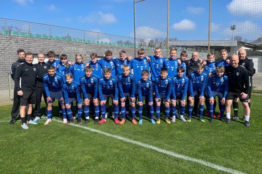 U15-poikien joukkue taustoineen Puolan turnauksessa
