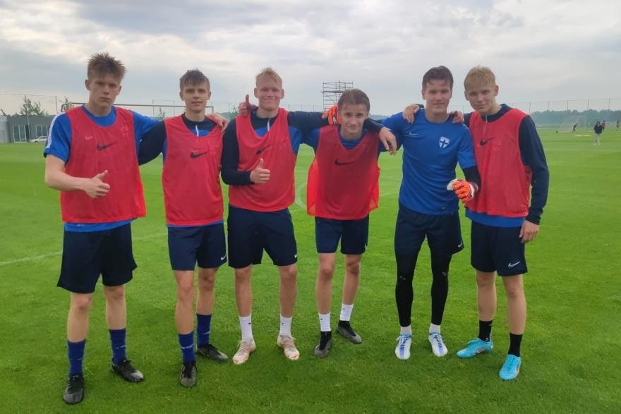 Minihuuhkajat on valmiina tulevaan koitokseen.