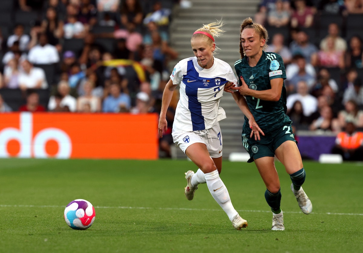 Suomi kohtasi Saksan EM-kisojen päätösottelussaan Milton Keynesissä Stadium MK:lla.