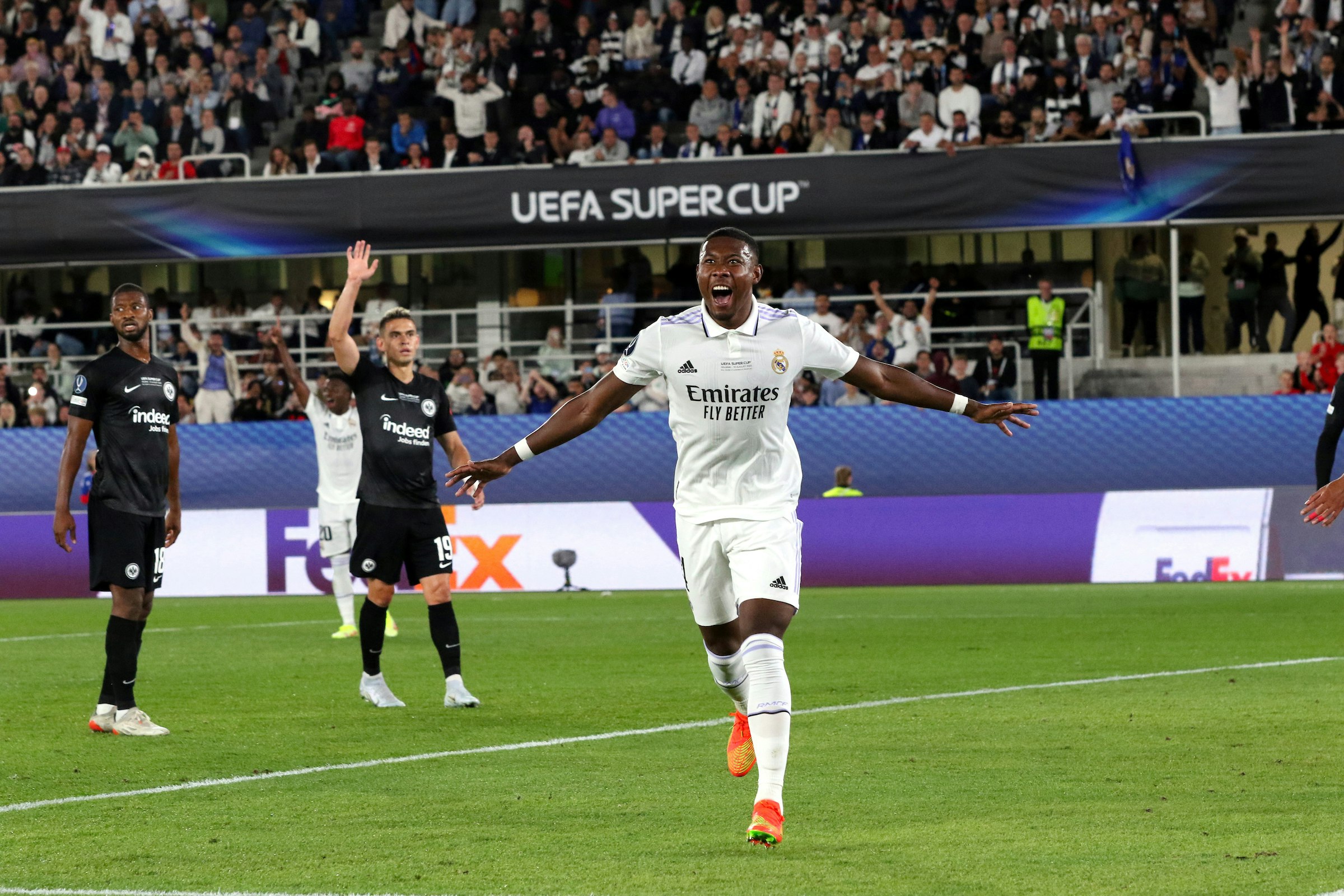 David Alaba tuuletti ottelun avausmaalia tunteella.