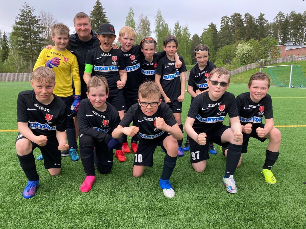 Kalle Kangaspunta ja Jipon P11-joukkue.