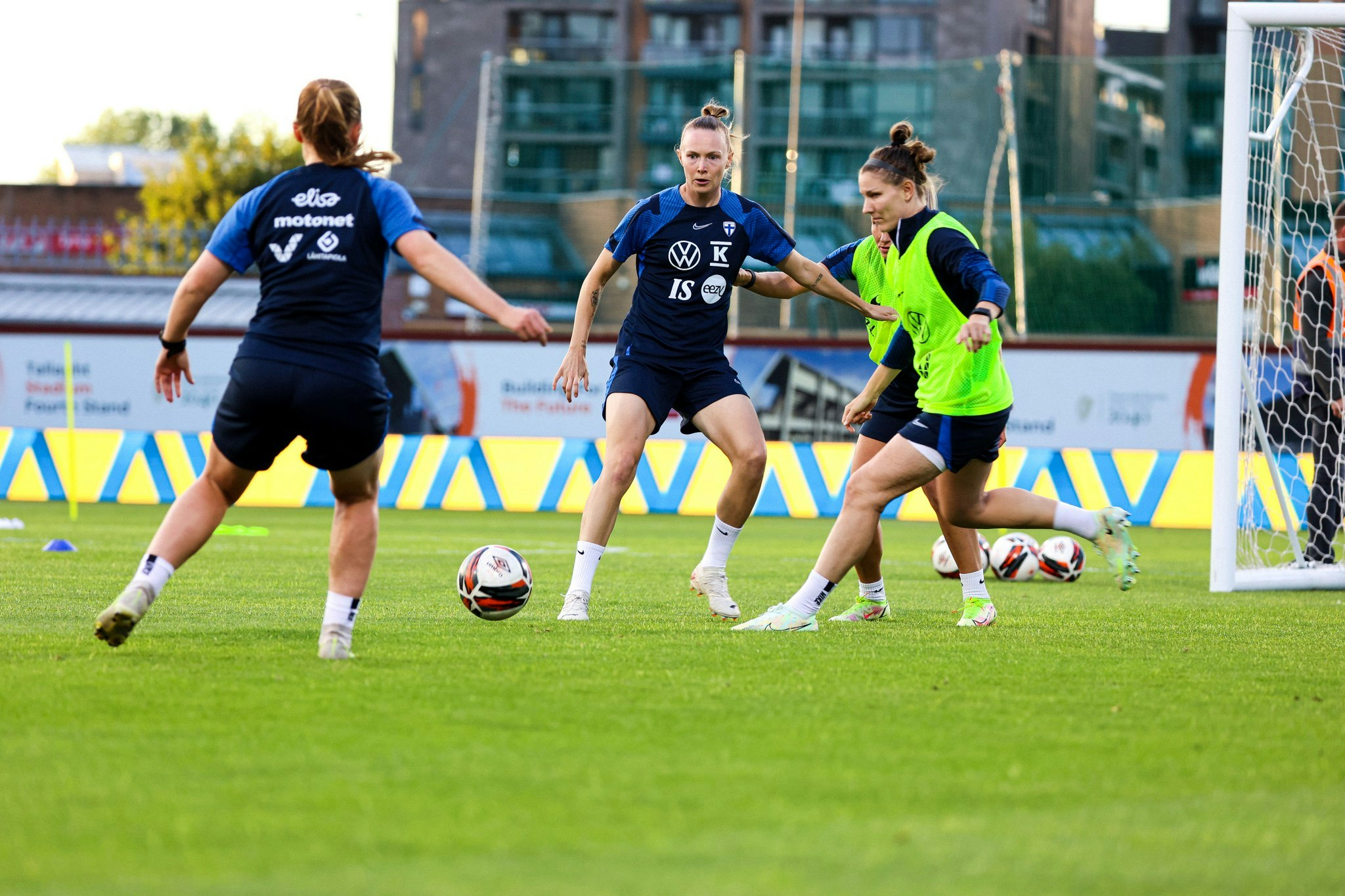 Helmarit viimeistelyharjoituksissa Tallaght Stadiumilla.