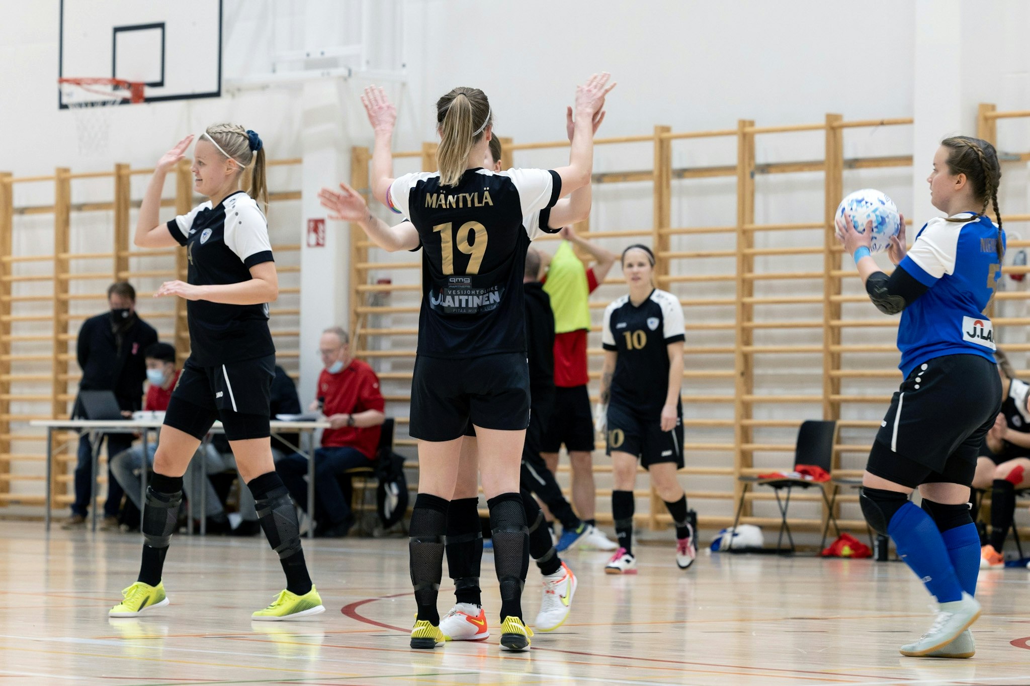 Maria Mäntylä jatkaa kantaen kapteenin nauhaa
