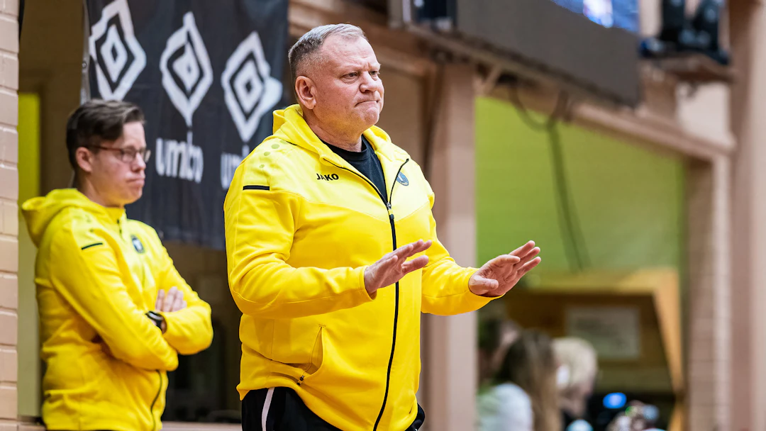 Igor Bochkov valmentaa Vieska Futsalin liigajoukkuetta