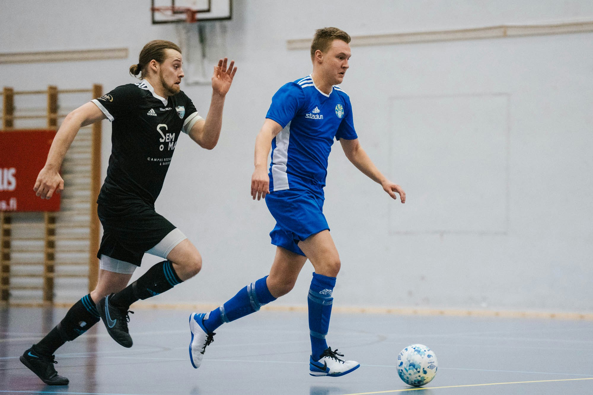 Samuel Sibakov rinnallaan Riemun Leevi Kemppainen