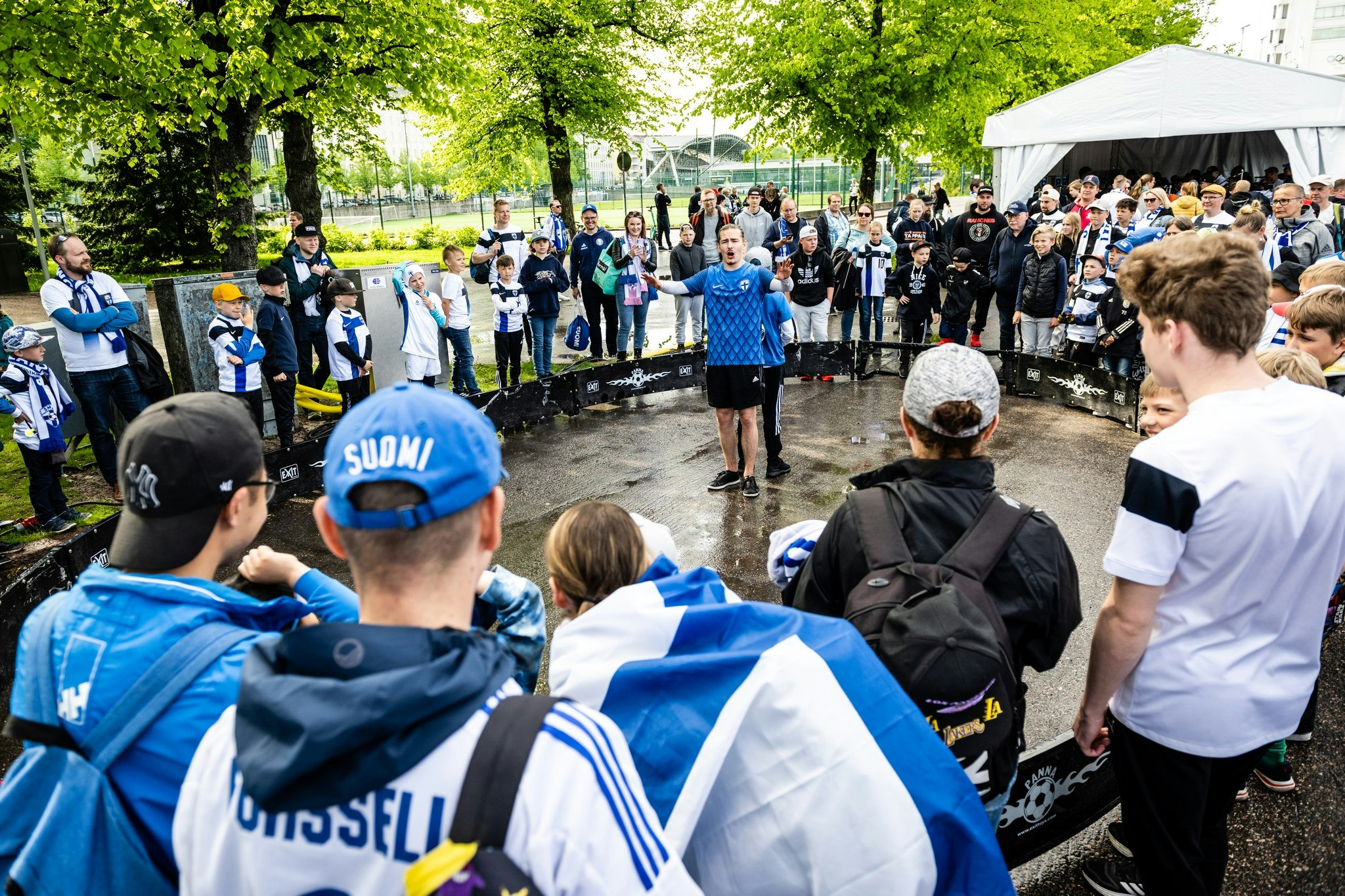 Freestylefutis-esitys Huuhkajat-etkoilla