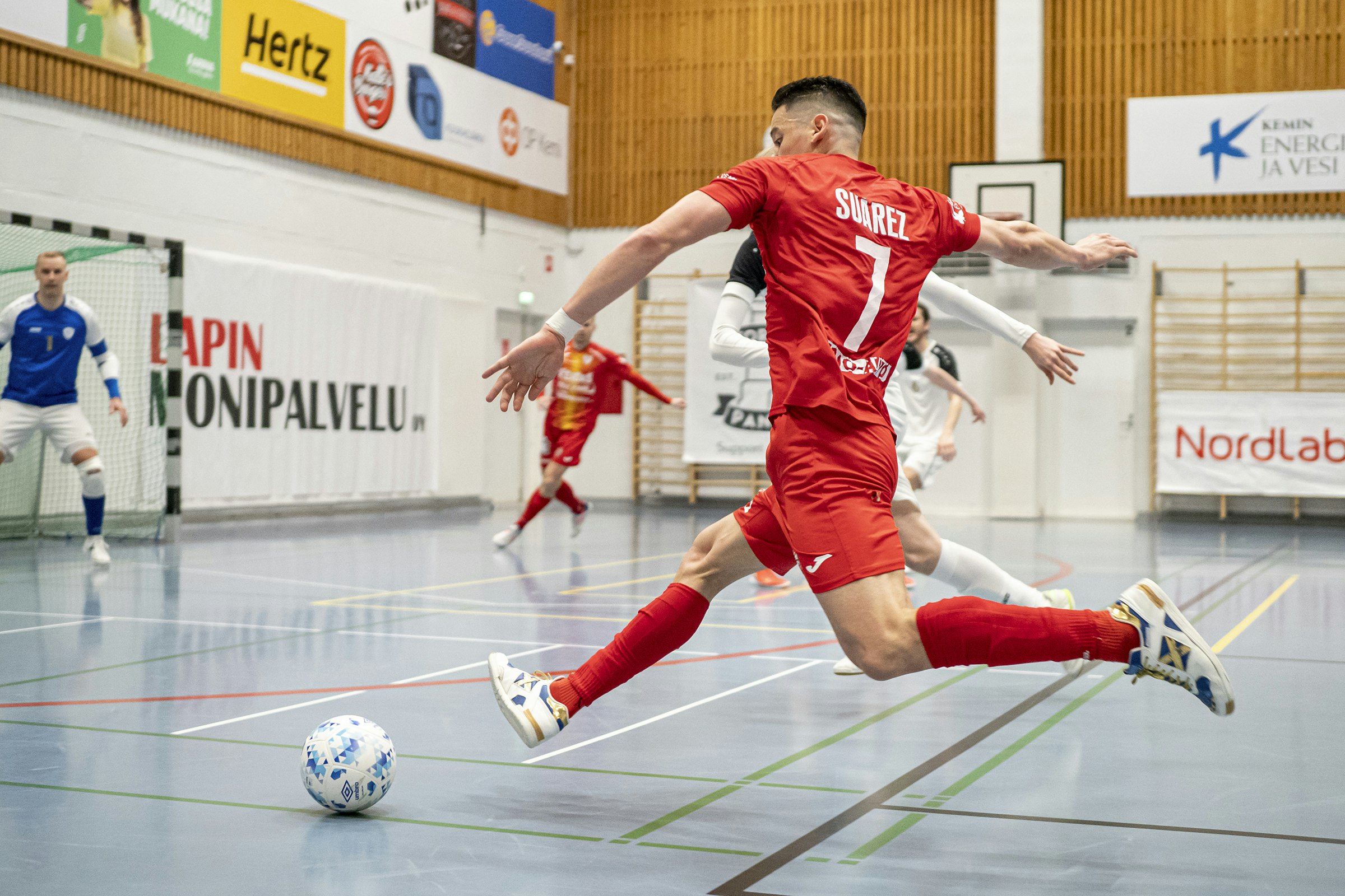 FC Kemin supertähti Enderson Suarez taiteilee