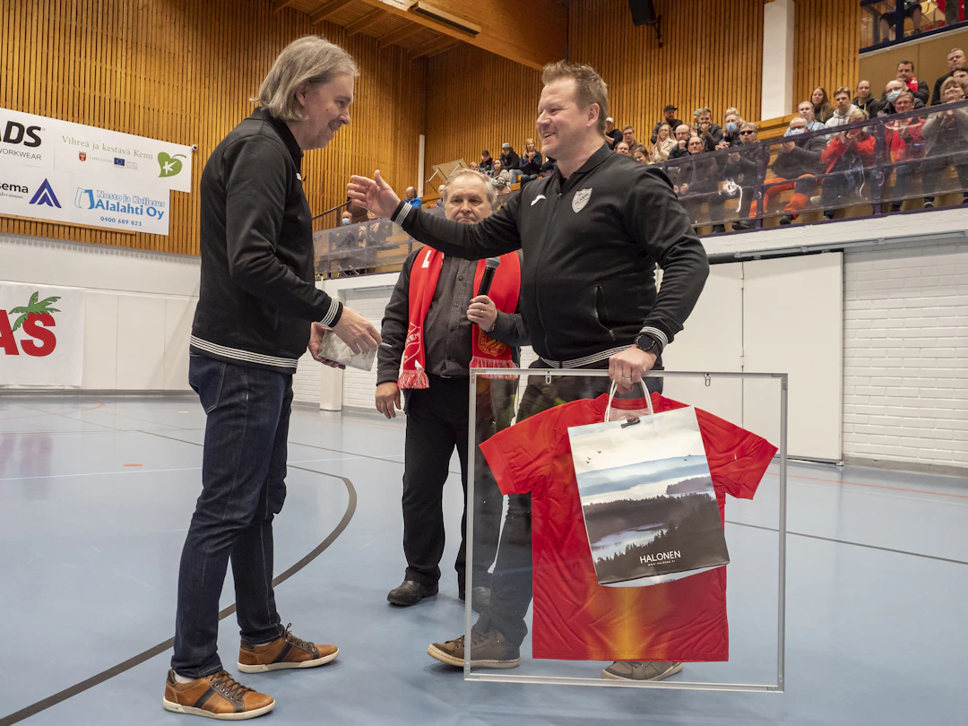 FC Kemi kiitteli Markku Kalermon pitkästä työstä kemiläisen futsalin eteen keväällä 2022