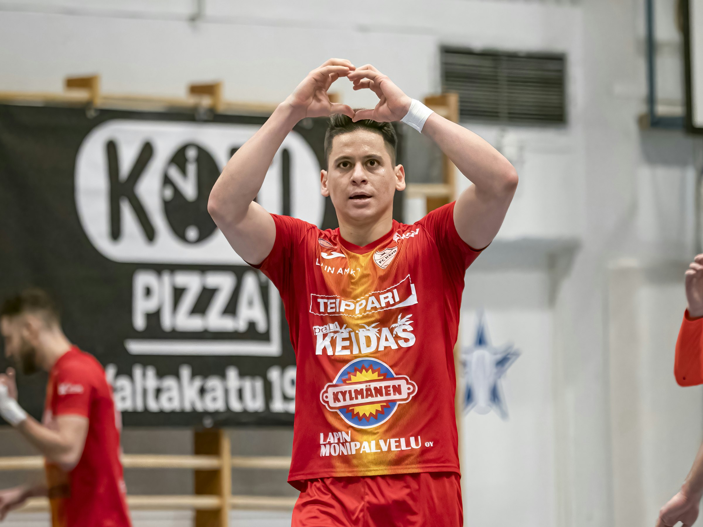 Enderson Suarez osaa ottaa yleisönsä