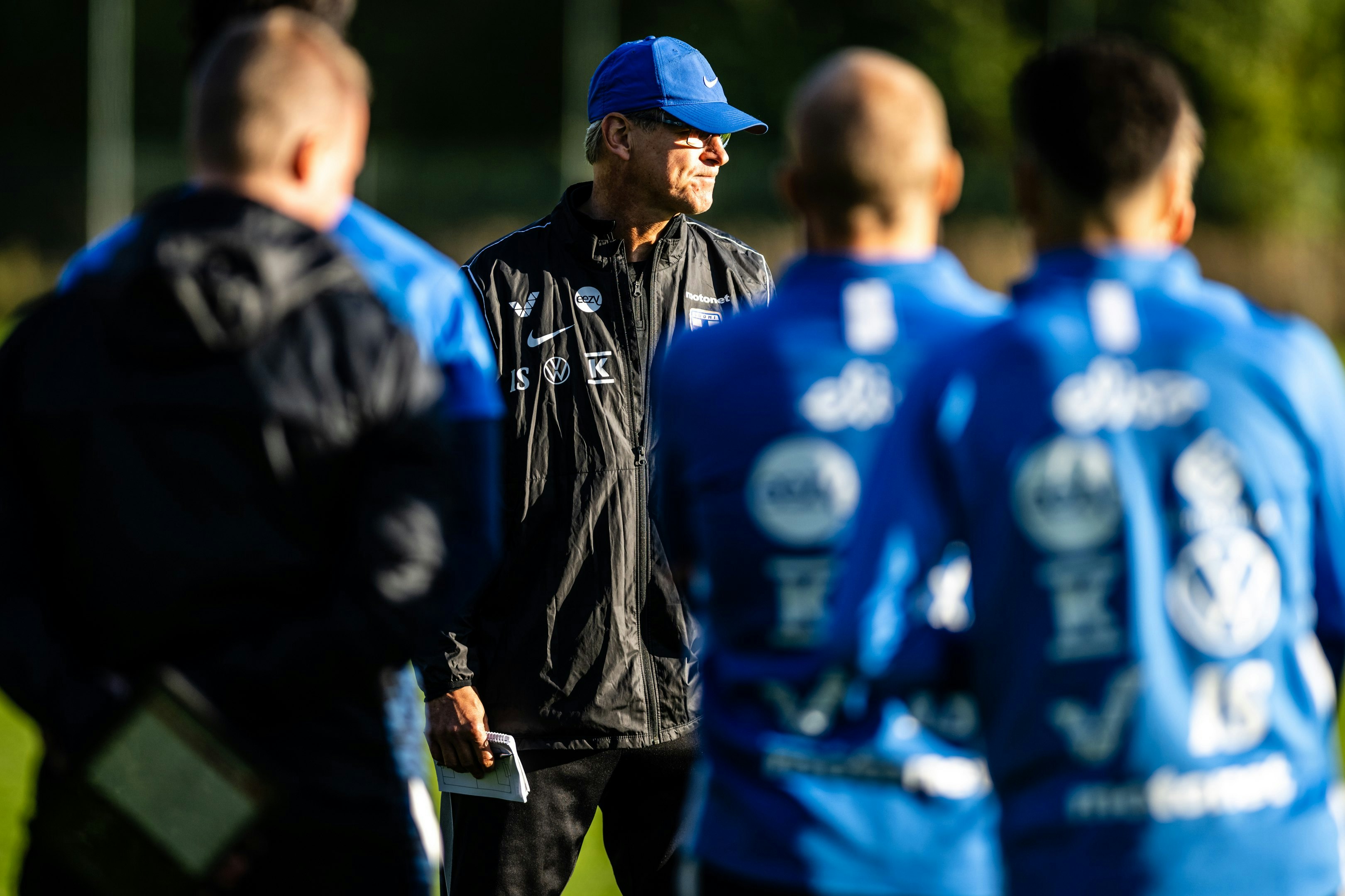 Päävalmentaja Markku Kanerva Huuhkajien harjoituksissa.