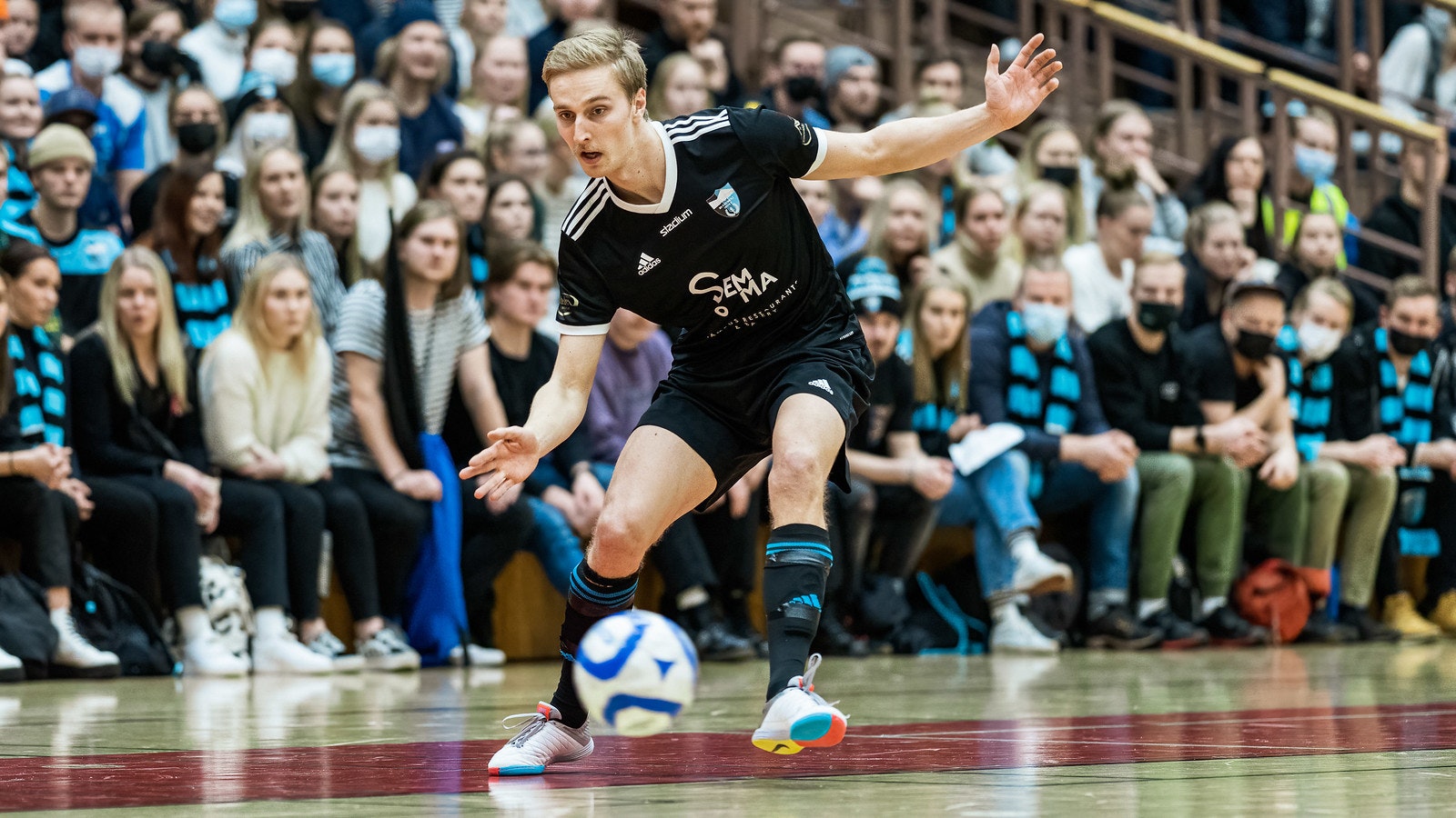 Liikunnan Riemu pelaa ainakin derbypelinsä täysille katsomoille.