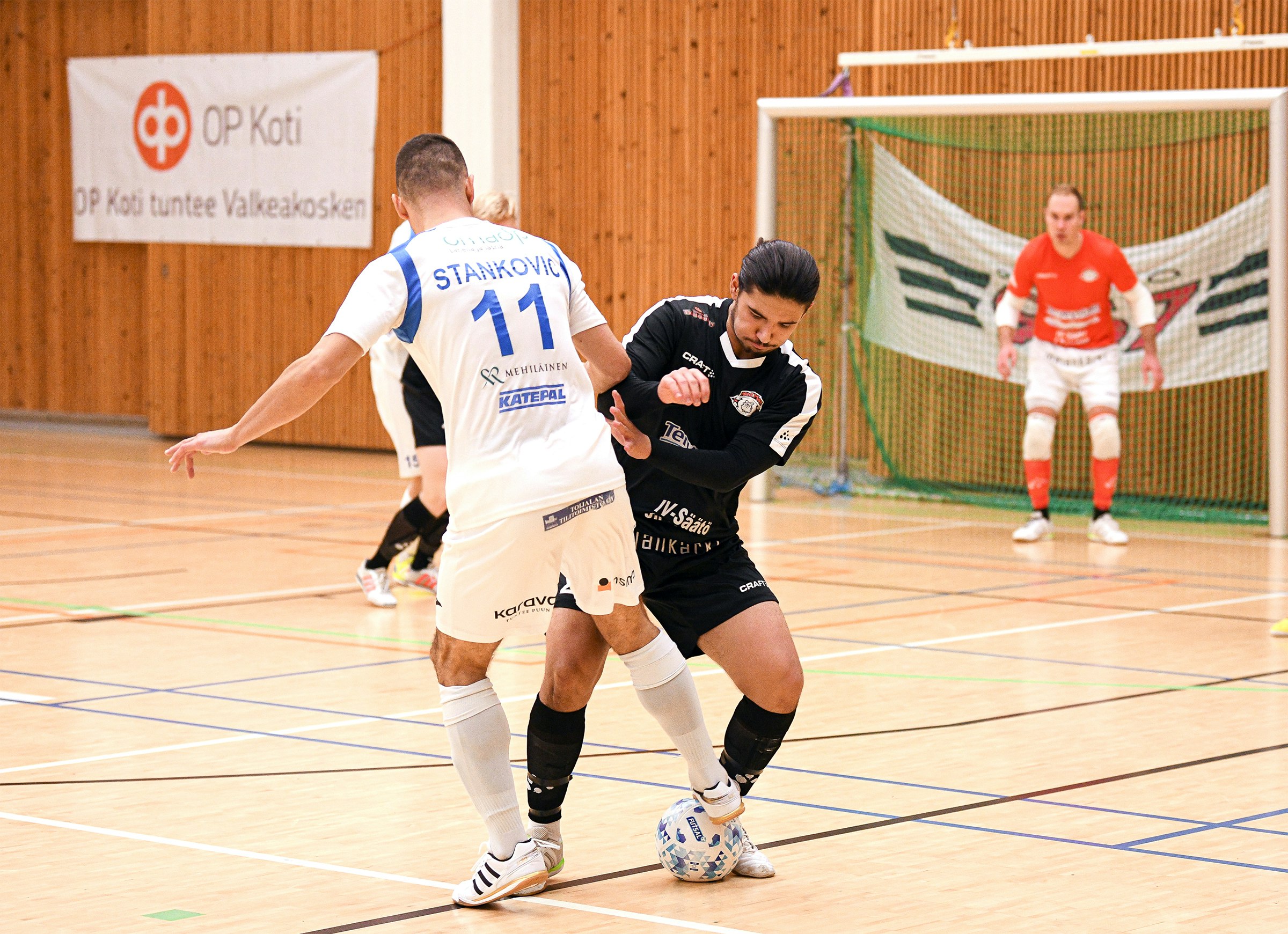 Matin Ahmadi ja Jovan Stankovic vääntävät pallosta