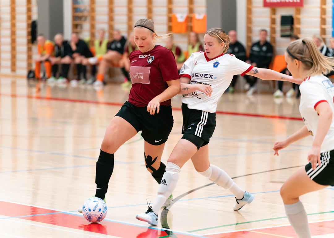 Ylöjärven Ilves kaatoi avauskierroksella FC Sport Vaasan kotihallissaan.