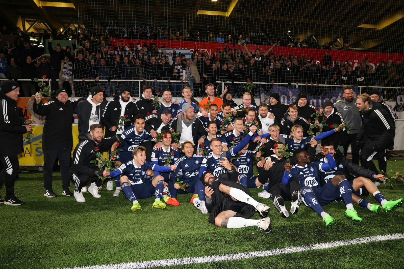 HJK juhlii mestaruutta sunnuntaina Tehtaan kentällä
