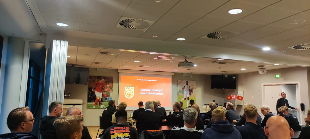FC Nordsjælland esitteli poikkeuksellista seurastrategiaansa mielellään.
