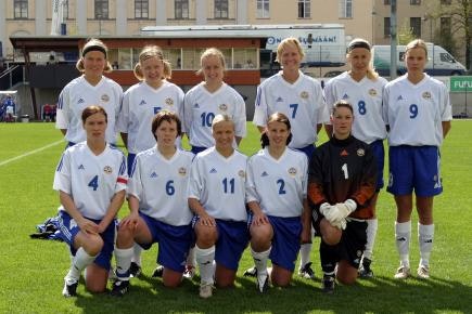 Suomen naisten maajoukkue em-karsintojen kotiottelussa 2004, valokuva