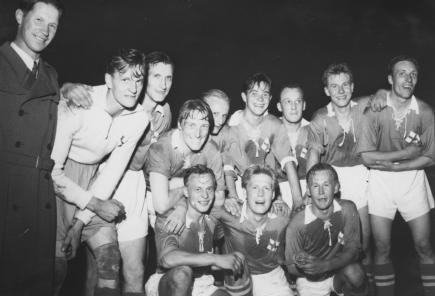 Suomi yhteiskuvassa Jugoslavia-ottelun jälkeen vuonna 1950