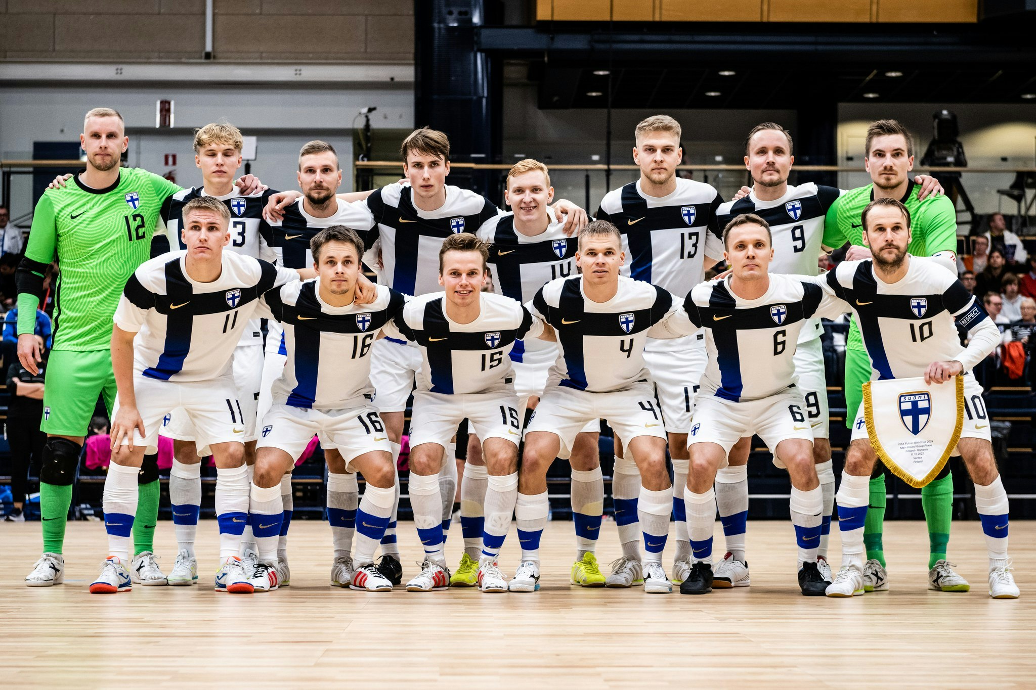 Suomen kokoonpano Romaniaa vastaan.