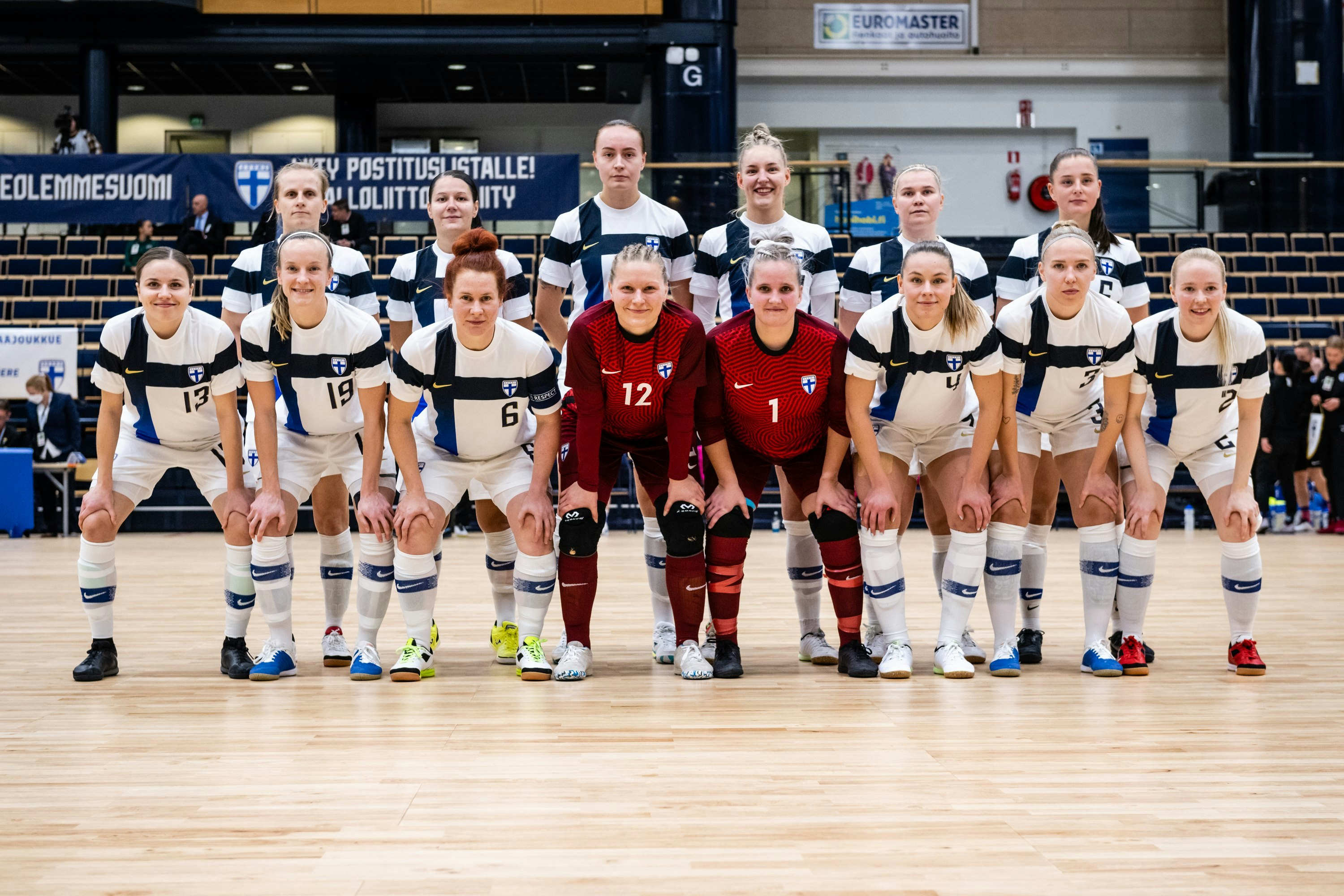 Suomen kokoonpano Ruotsia vastaan.