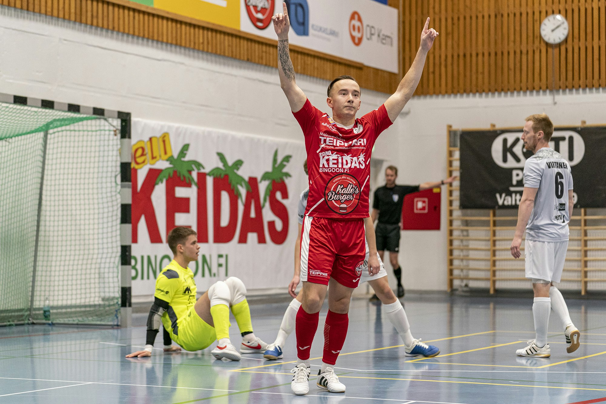 Ville Uimaniemi juhlii maalia kotikentällä Tervahallissa