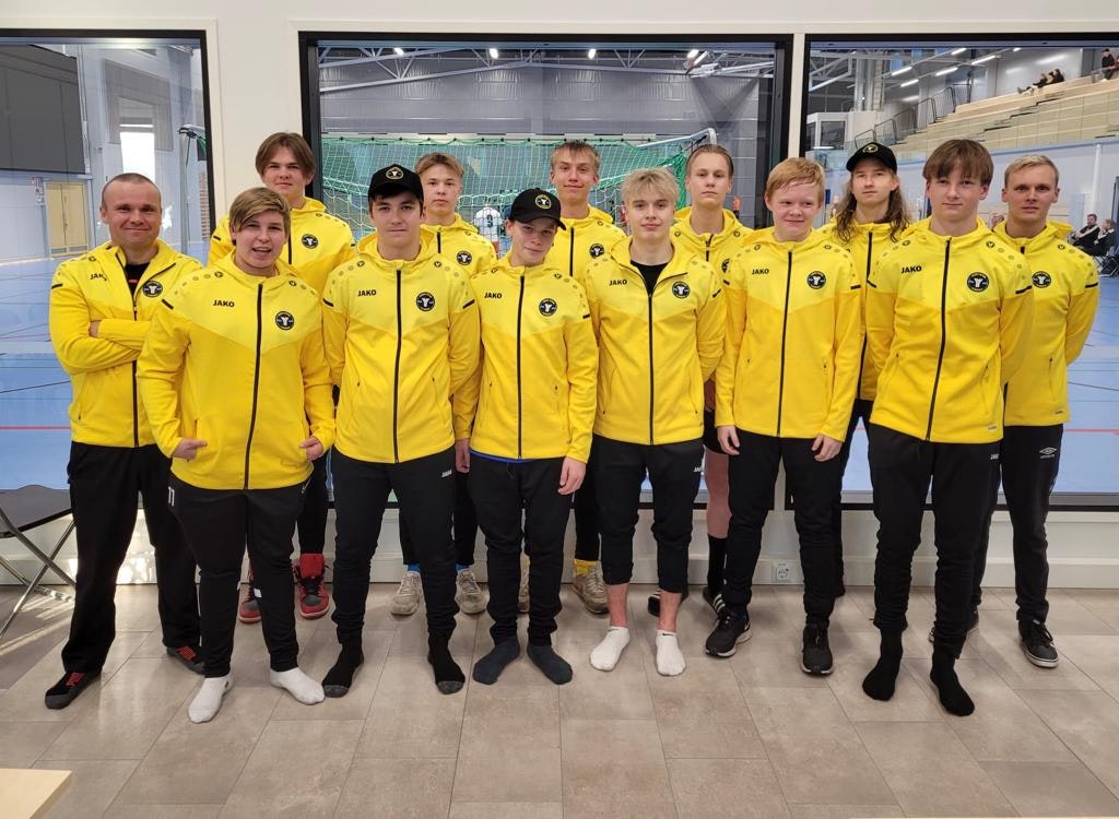 Vieska Futsalin pelaajia lokakuun alussa pelatussa Limingan turnauksessa