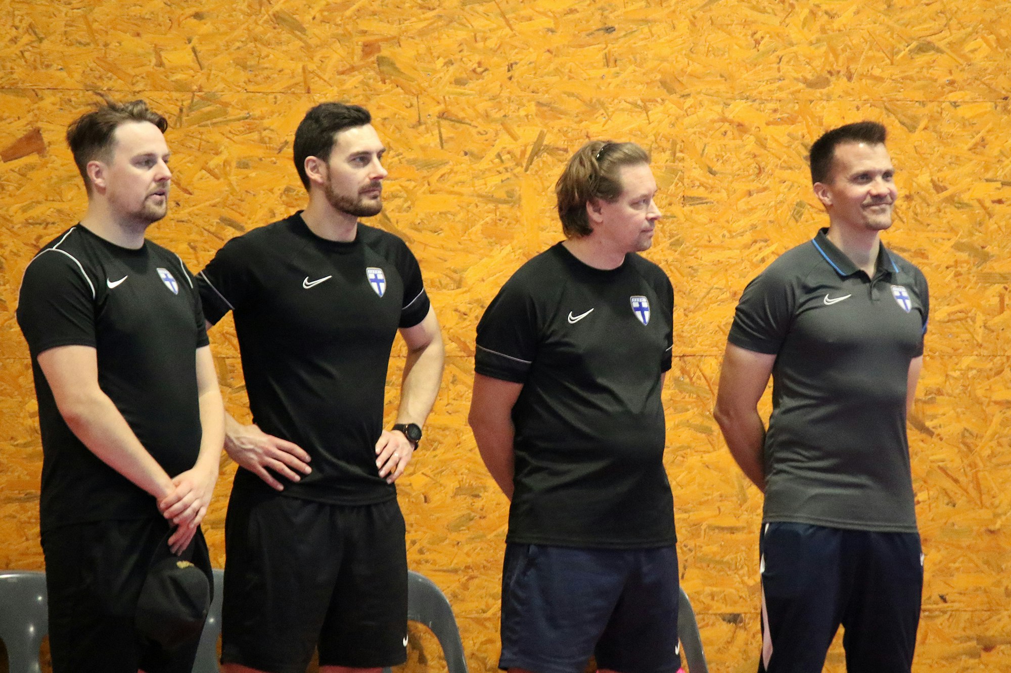 Tuomas Linjamäki, Juha Ojanperä, Tomi Tuominen ja Kerkko Huhtanen valmiina teknisellä alueella pelin alkuun