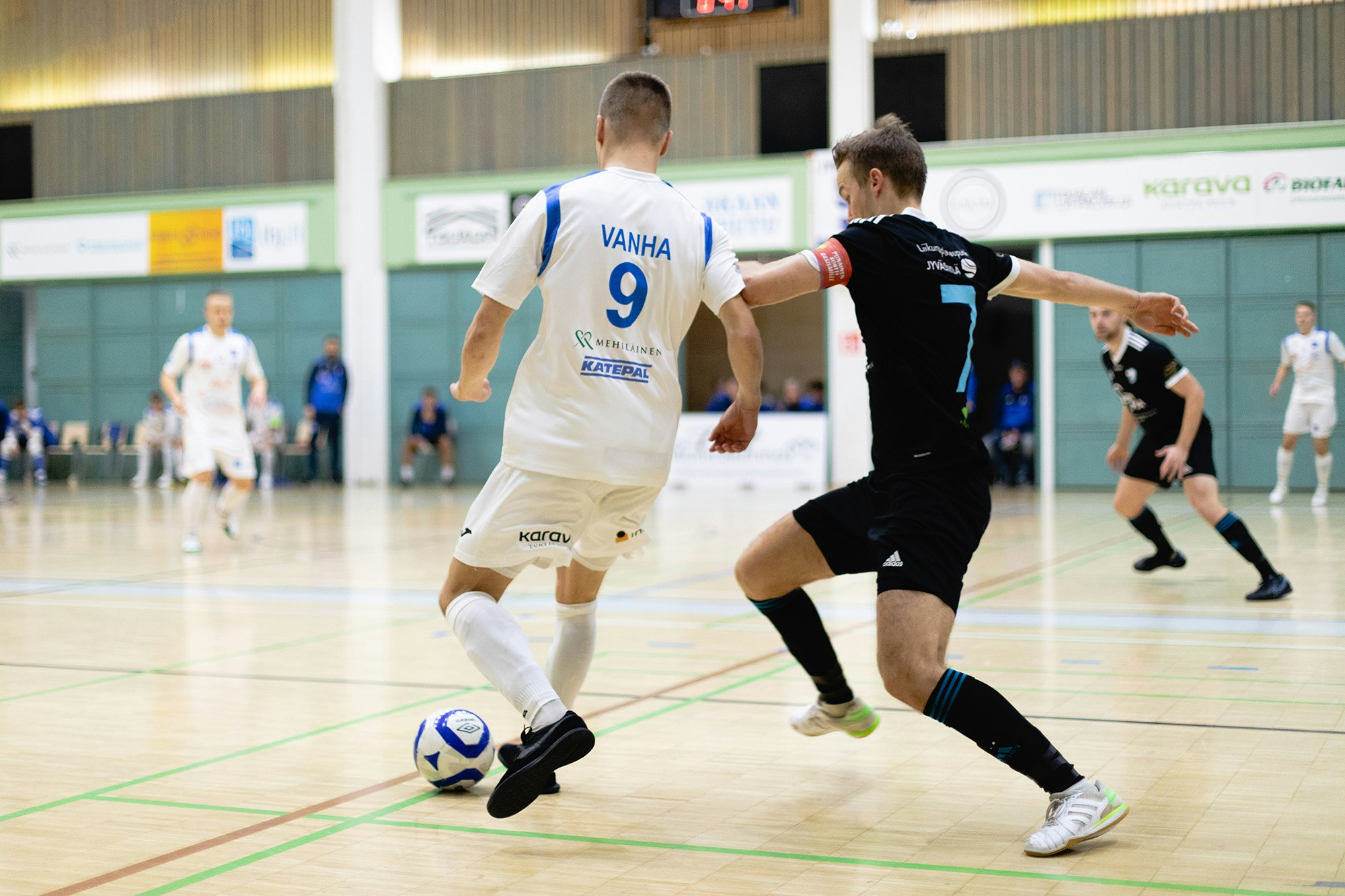 Akaan Iiro Vanha ja Riemun Olli Pöyliö ovat molemmat Suomen futsalmaajoukkueessa