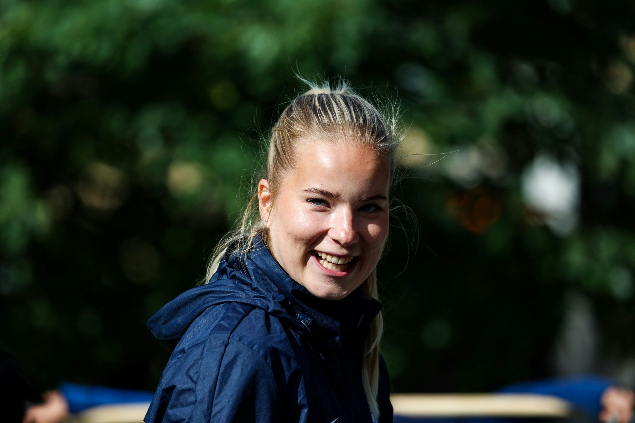 Eva Nyström hymyilee harjoituksissa.