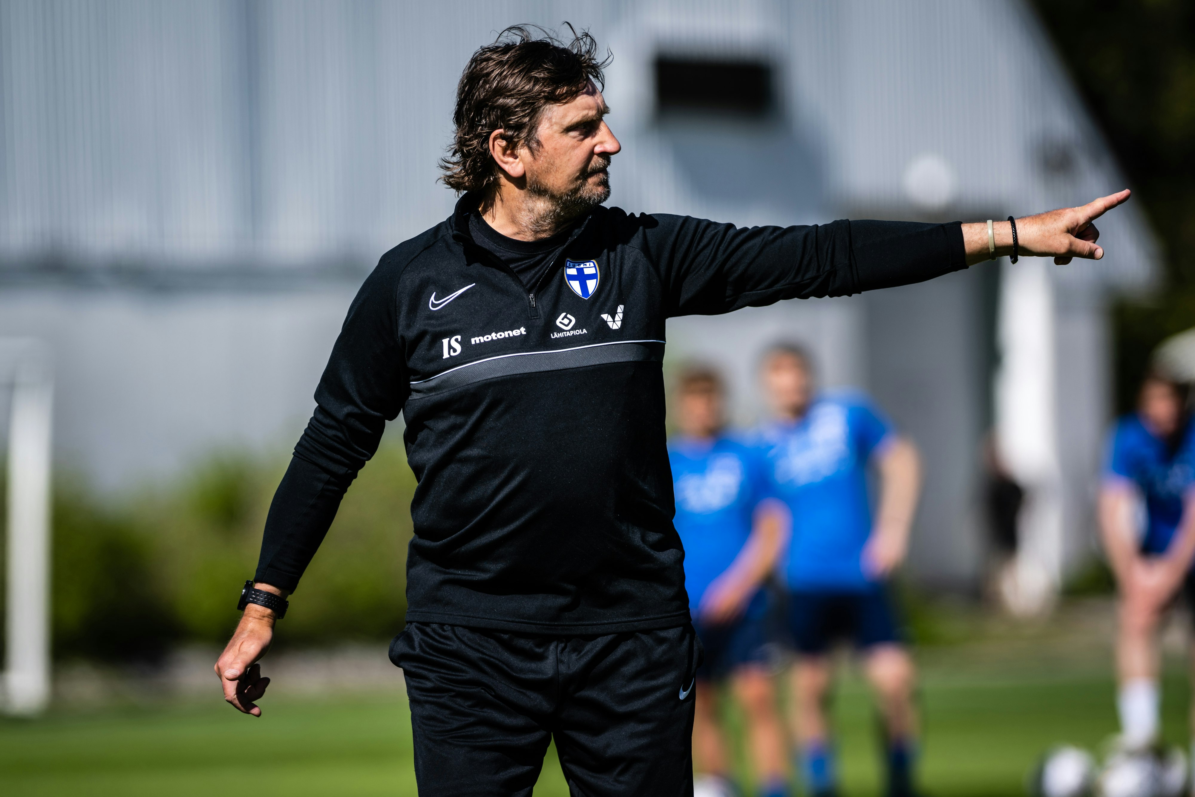 Stephen Ward Pikkuhuuhkajien harjoituksissa.