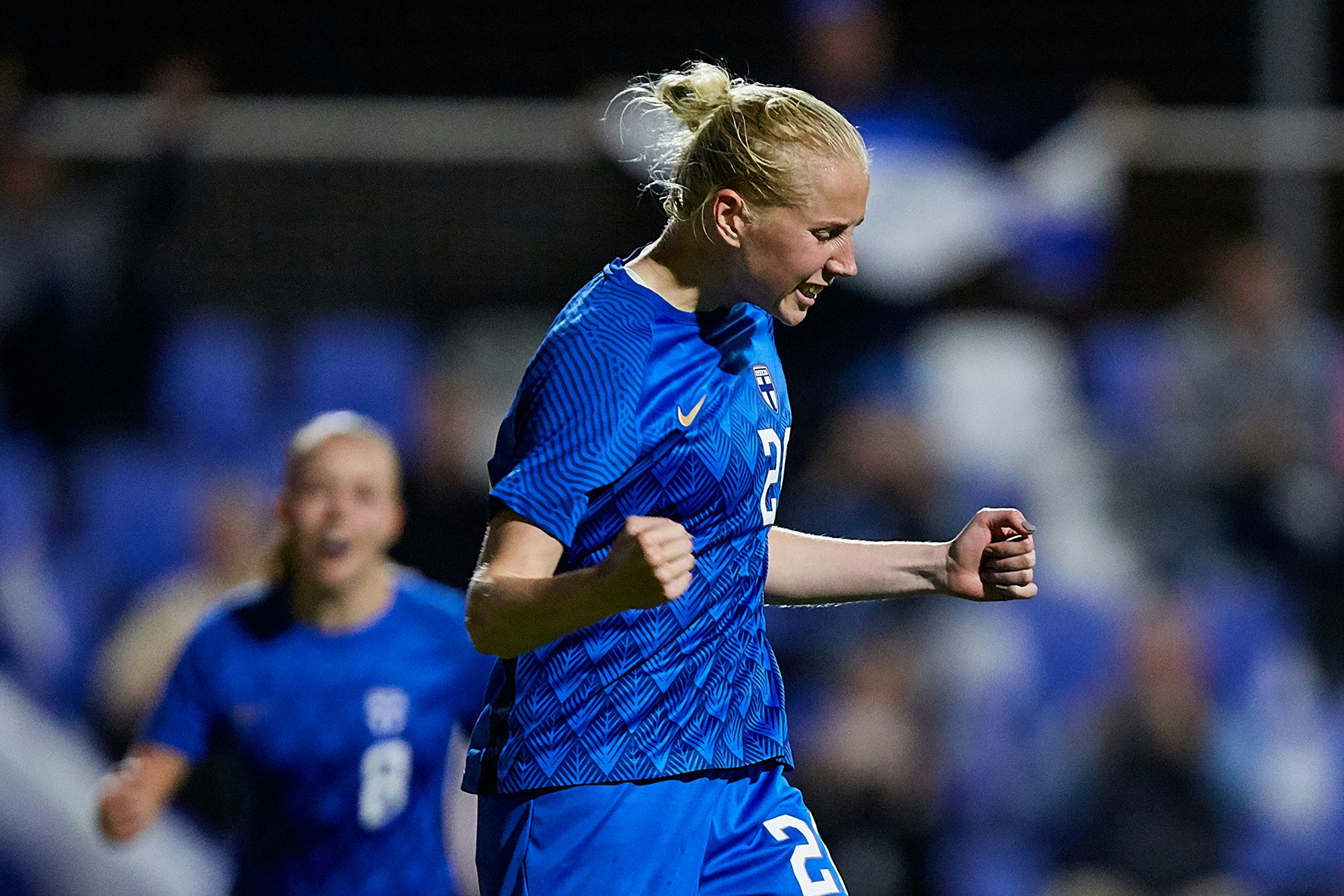 Eveliina Summanen tuuletti maaliaan Walesia vastaan.