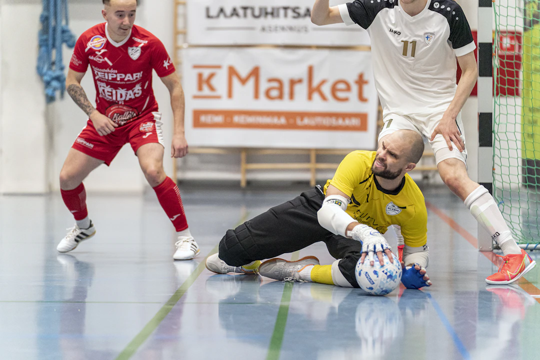 Kemin maalilla näyttää varmat otteensa brasilialainen maalivahti Rennan Cabral