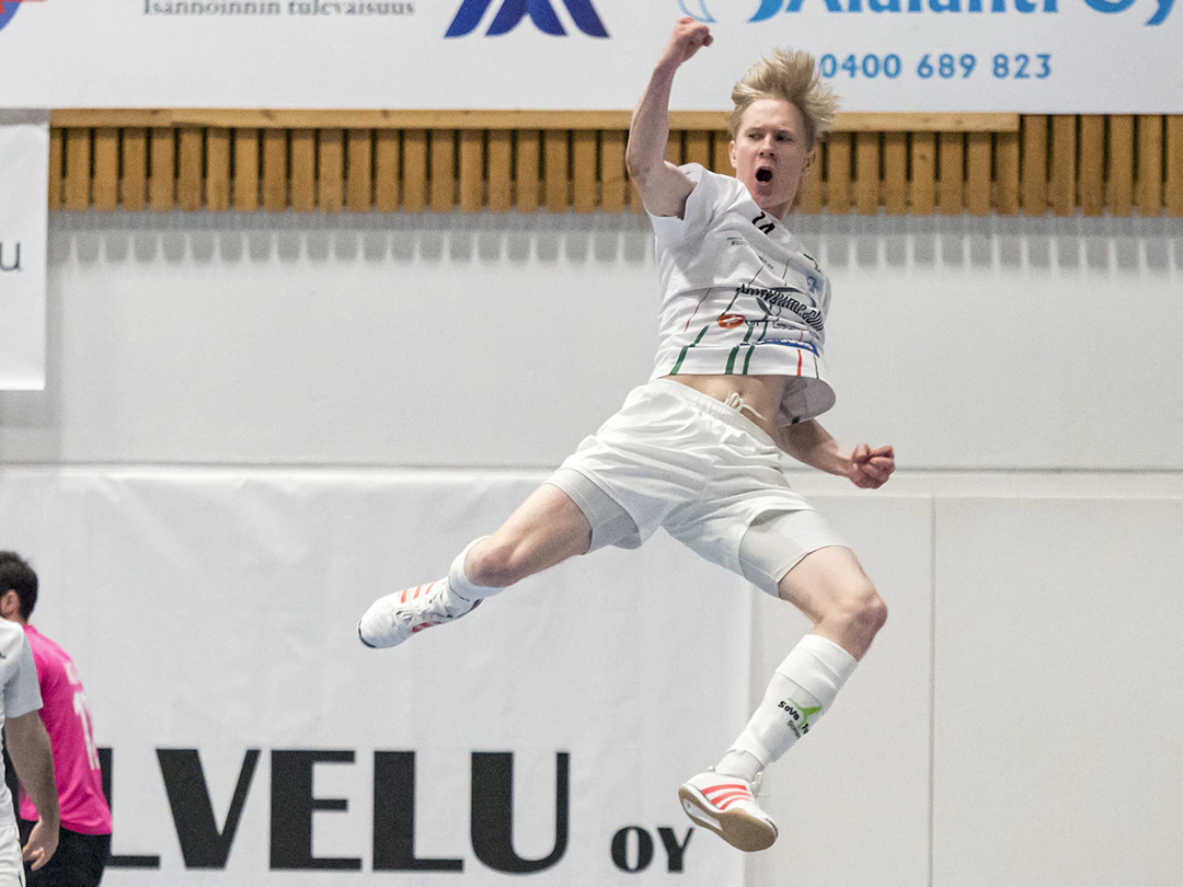 SoVon Vilho Ståhlström osaa juhlia maalinsa, arkistokuva