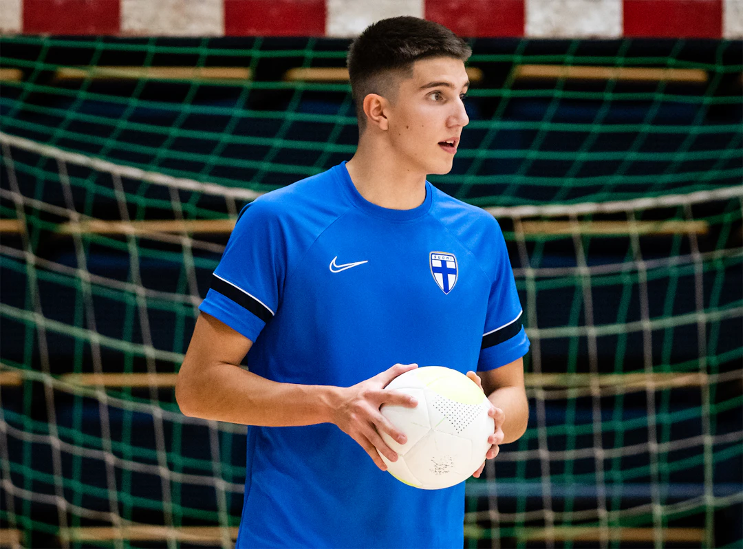 Mikko Mämmilä pukee viikonloppuna päälleen U19 futsalmaajoukkueen paidan asemasta Tornion vihreää