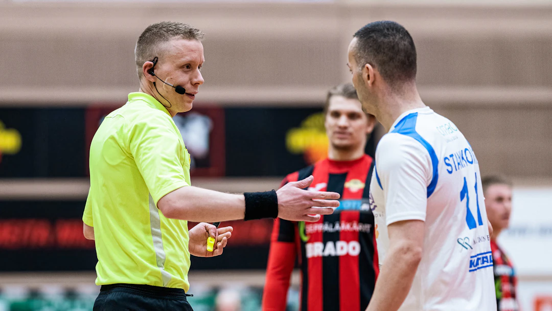 Arttu Kyynäräinen valittiin vuoden erotuomariksi kaudelta 2021-2022