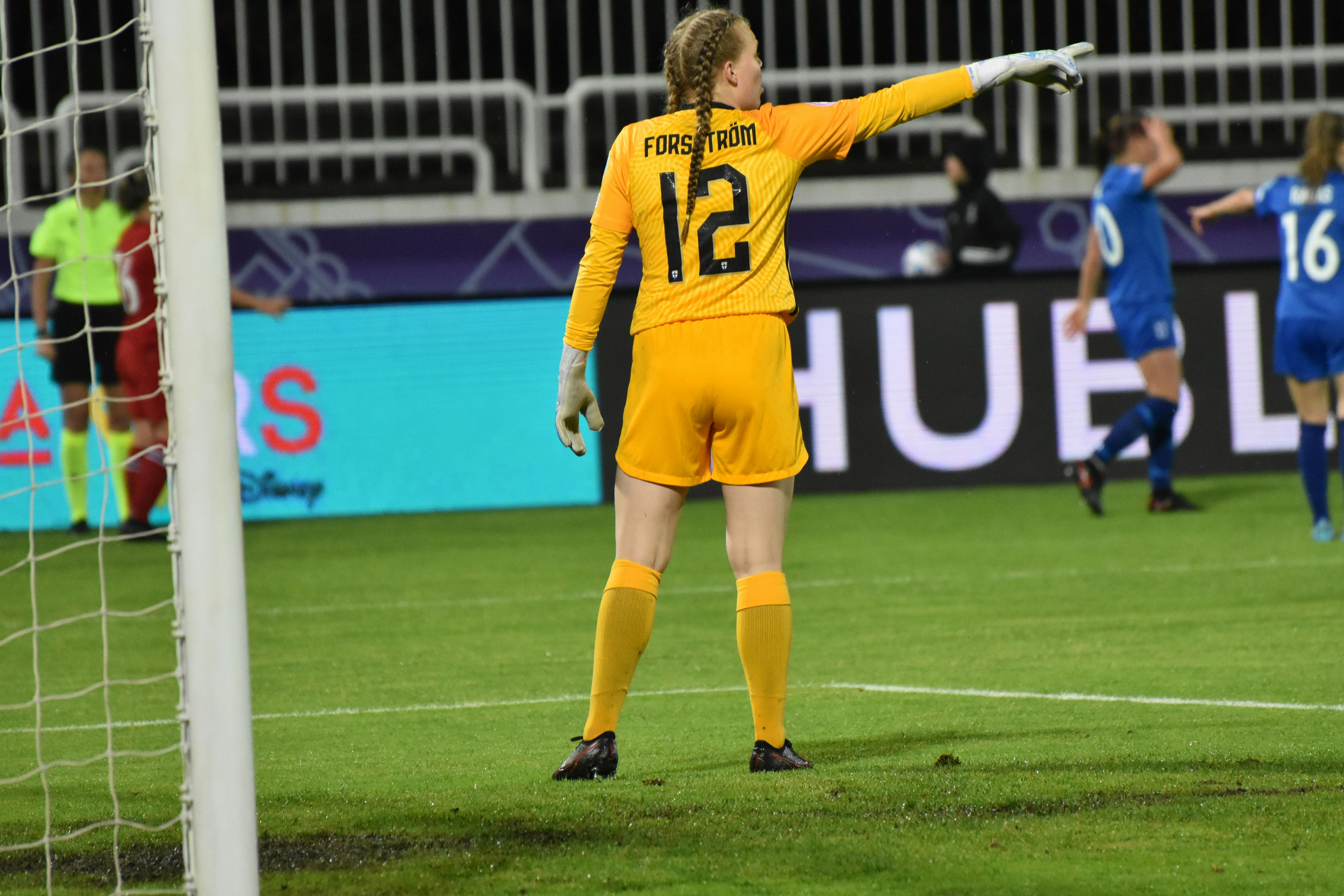 Siiri Forsström vartioi Suomen maalia kevään alle 17-vuotiaiden EM-kisoissa.